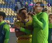 I-au „aliniat”! Ultrașii i-au mustrat pe jucători după primul meci din play-out