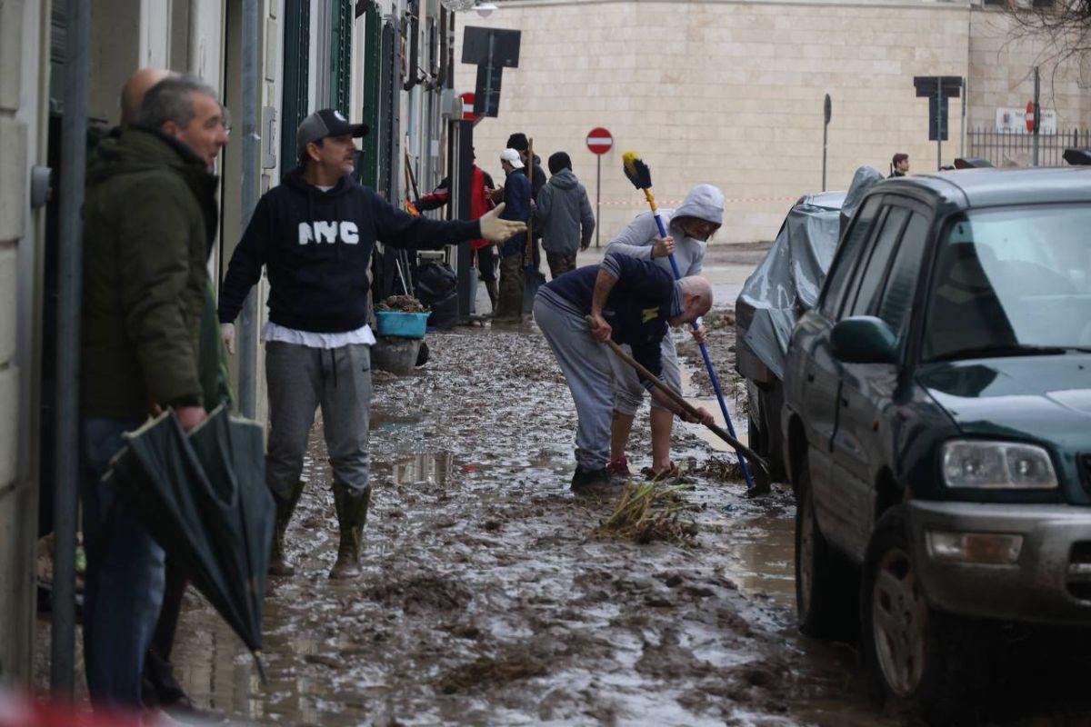 S-a cerut amânarea meciului Fiorentina - Juventus » Imagini incredibile de la furtunile care au lovit în plin zona și pun în pericol fotbalul
