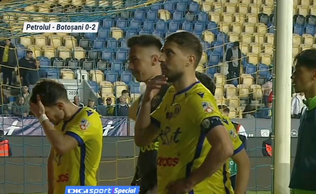 I-au „aliniat”! Ultrașii i-au mustrat pe jucători după primul meci din play-out