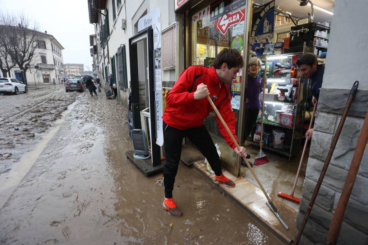S-a cerut amânarea meciului Fiorentina - Juventus » Imagini incredibile de la furtunile care au lovit în plin zona și pun în pericol fotbalul