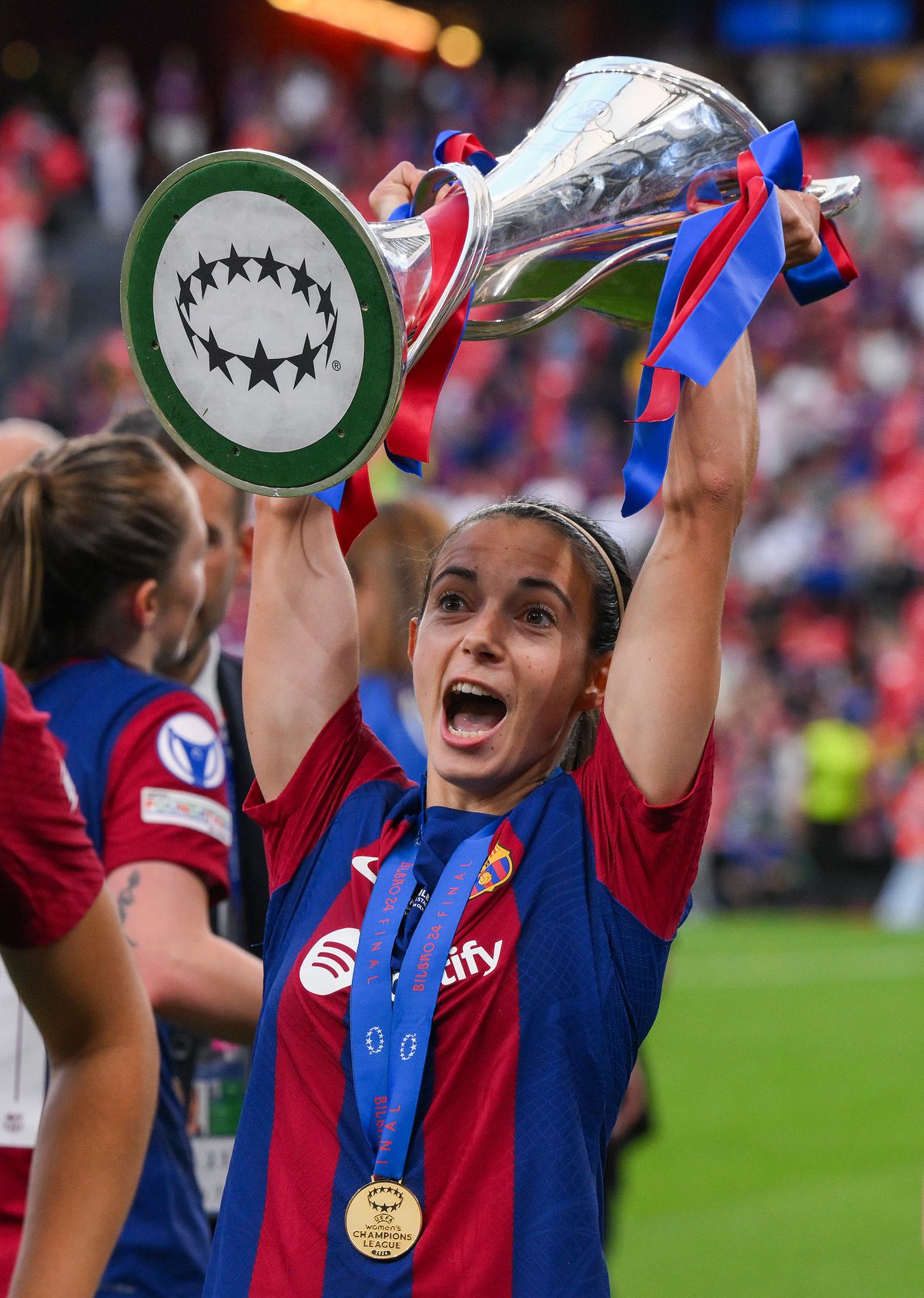 Povestea celei mai bune jucătoare din lume » Vedeta Barcelonei juca fotbal cu băieții în copilărie, acum e dublă câștigătoare a Balonului de Aur: „Ca un tsunami”