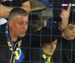 I-au „aliniat”! Ultrașii i-au mustrat pe jucători după primul meci din play-out