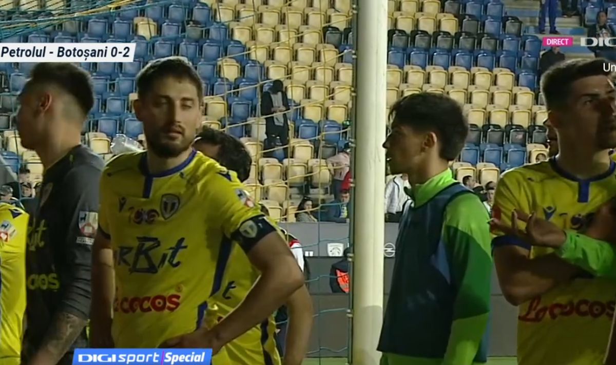 I-au „aliniat”! Ultrașii i-au mustrat pe jucători după primul meci din play-out