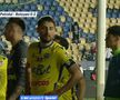 I-au „aliniat”! Ultrașii i-au mustrat pe jucători după primul meci din play-out