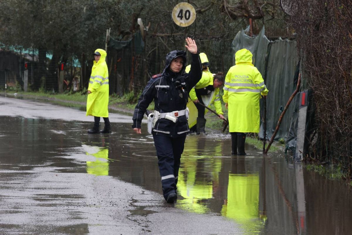 S-a cerut amânarea meciului Fiorentina - Juventus » Imagini incredibile de la furtunile care au lovit în plin zona și pun în pericol fotbalul