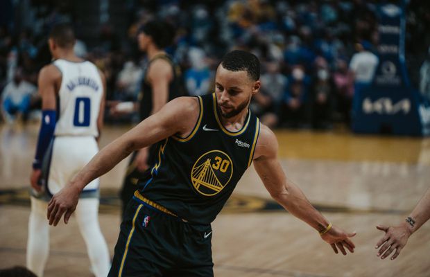 Stephen Curry a realizat o performanță unică în istoria NBA! Numărul incredibil de coșuri de 3 puncte la care a ajuns: „E ca o balerină”