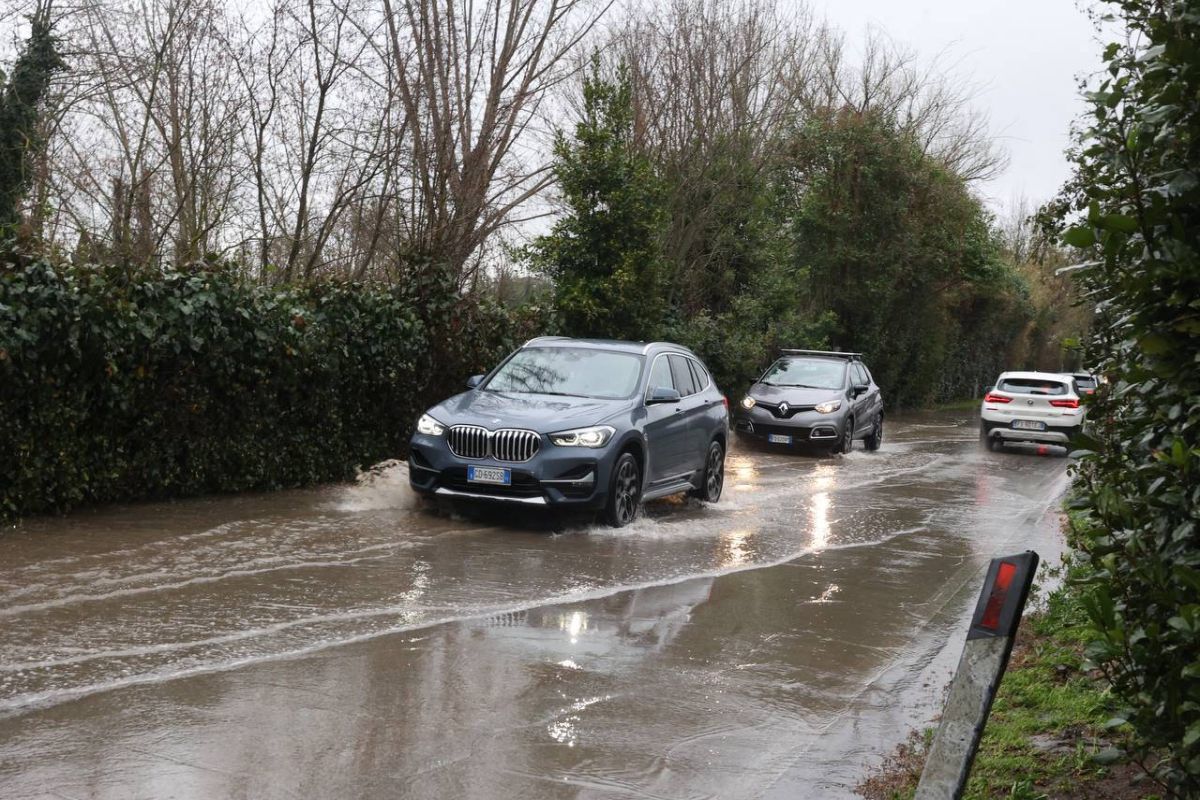 S-a cerut amânarea meciului Fiorentina - Juventus » Imagini incredibile de la furtunile care au lovit în plin zona și pun în pericol fotbalul