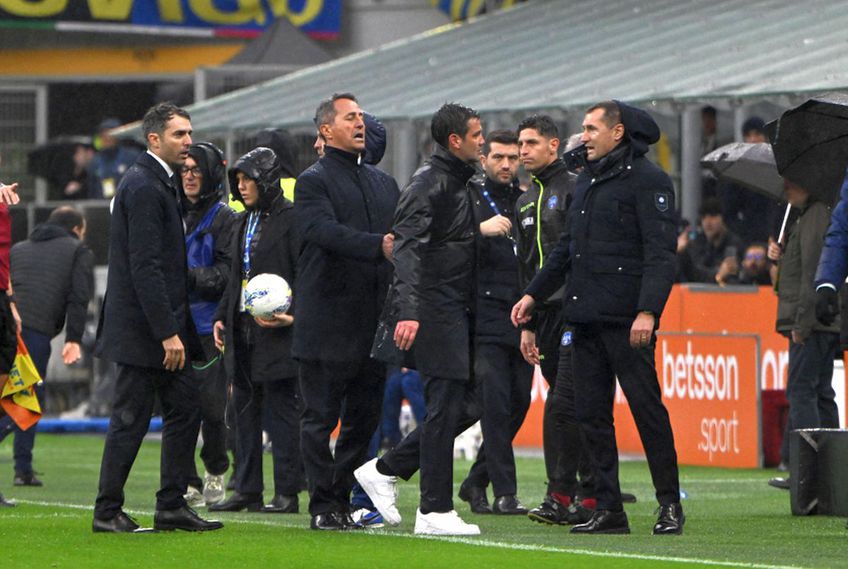 Ce i-a strigat Chivu arbitrului Manganiello, după eliminare // FOTO: Imago Images