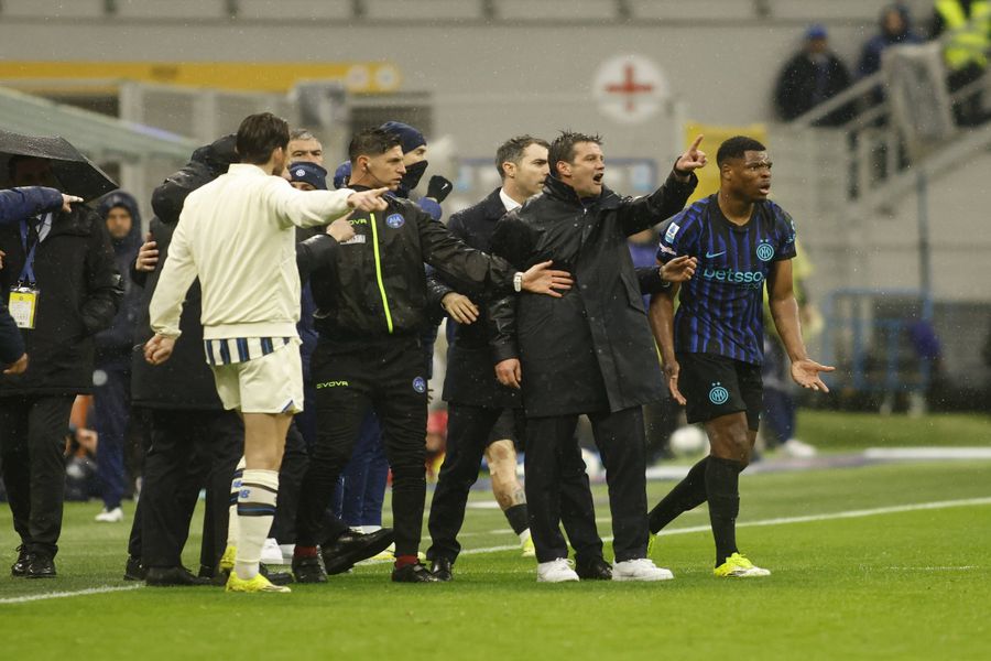 Cristi Chivu, decizie radicală în vestiarul lui Inter / Imago Images Italienii îi dau dreptate lui Cristi Chivu: „Incredibilă eroare! Doar VAR-ul, mai slab decât centralul”
