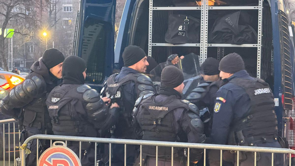 Rapid - Dinamo, corteo organizat de fanii „câinilor” înaintea ciocnirii din Giulești + imagini înaintea partidei