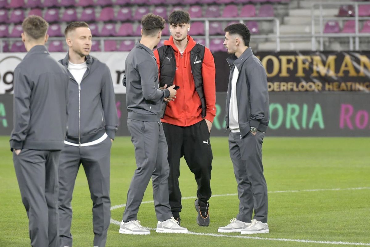 Rapid - Dinamo, derby cu gândul la titlu » ECHIPELE DE START: titular în prmeieră pentru Kopic! Imagini cu tot ce mișcă în Giulești