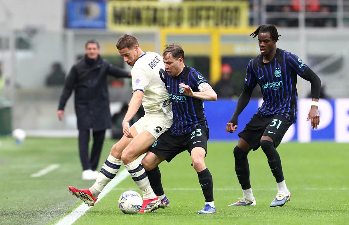 Inter face încă un pas greșit în lupta pentru titlu » Chivu, ELIMINAT! Scandal uriaș