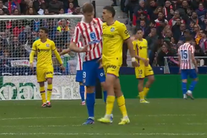 Un gol fantastic și un cartonaș roșu pentru atingerea în zona intimă au ajutat-o pe Atletico