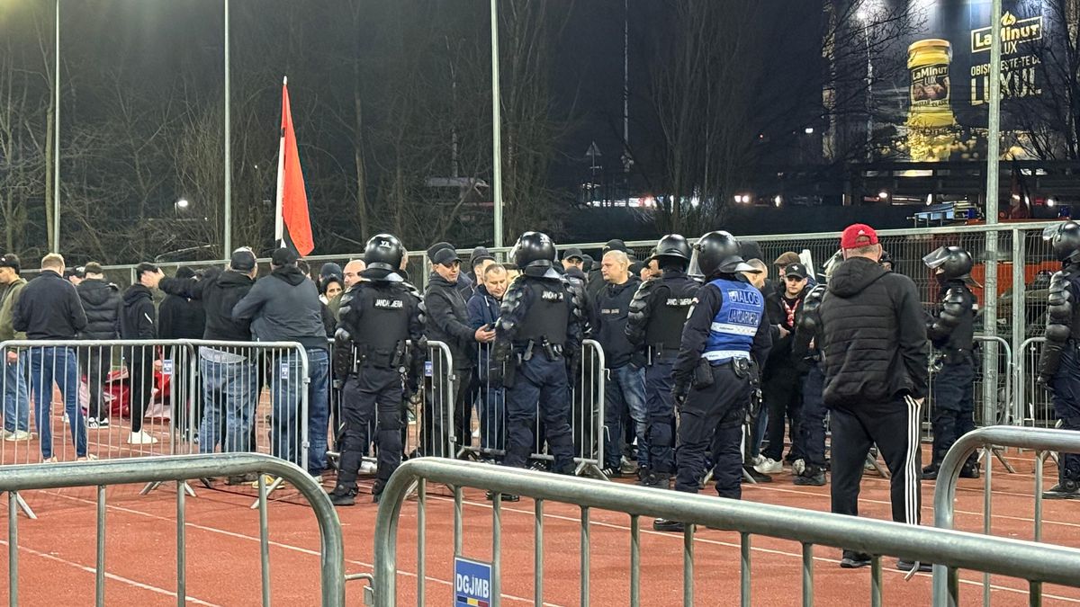 Rapid - Dinamo, corteo organizat de fanii „câinilor” înaintea ciocnirii din Giulești + imagini înaintea partidei