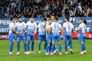 „Negoro” din Bănie s-a enervat în fața televizorului: „Craiova stă în el! Ălălalt dă pe lângă minge, iar ăla din apărare...Aoleu!”