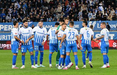 „Negoro” din Bănie s-a enervat în fața televizorului: „Craiova stă în el! Ălălalt dă pe lângă minge, iar ăla din apărare...Aoleu!”