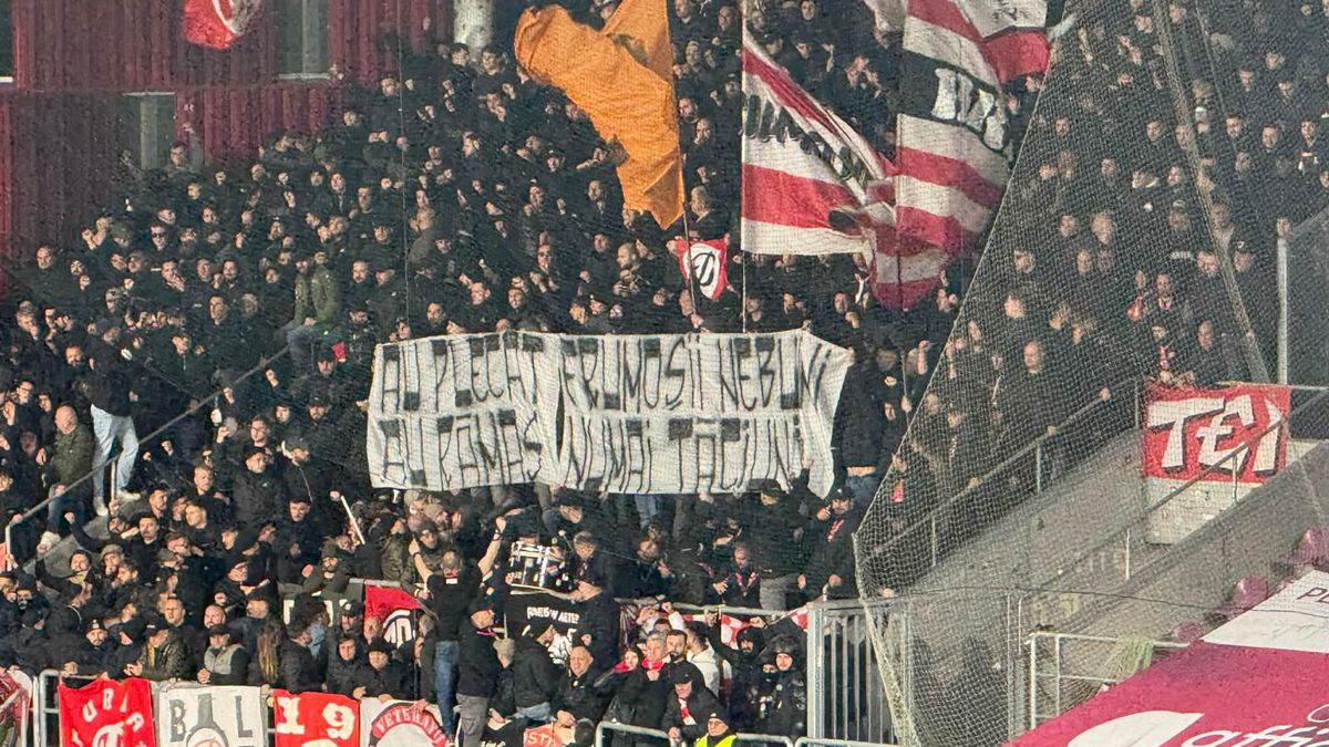 Scenografia din derby-ul Rapid - Dinamo » Mesajele afișate de galeriile rivale