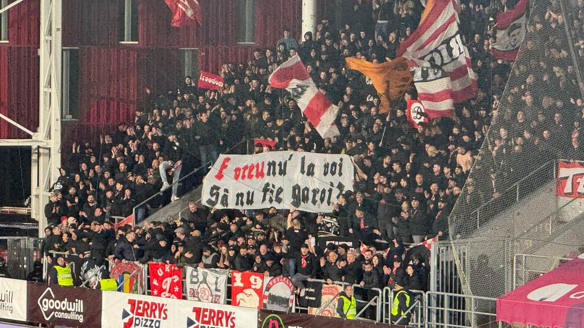 Scenografia din derby-ul Rapid - Dinamo » Mesajele afișate de galeriile rivale