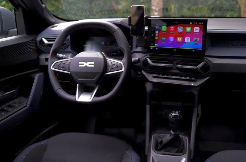 Interiorul mașinii Dacia Striker