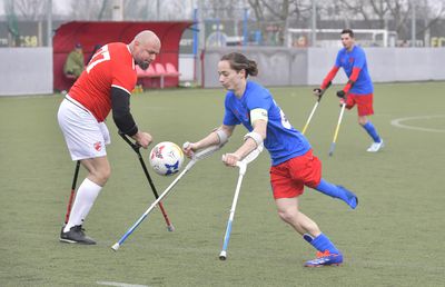 Și-au făcut din cârje visuri » GSP a asistat la primul FCSB - Dinamo în fotbalul pentru amputați: „Târâți-vă, dar niciodată nu renunțați!”