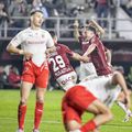 Constantin Grameni (centru, în tricoul Rapidului), remarcatul lui Săpunaru în prima repriză din Rapid - Dinamo // FOTO: Cristi Preda (GSP.ro)
