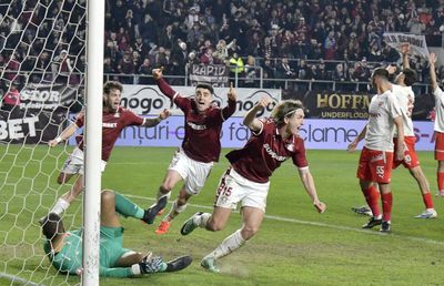 Rapid o bate pe Dinamo și e LIDERUL Superligii! Derby intens, DISTRUS de Istvan Kovacs » Noul clasament