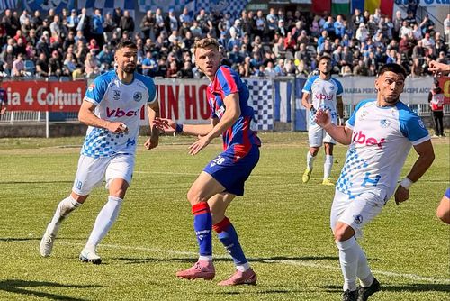 Corvinul Hunedoara și FC Bihor sunt două dintre echipele care vizează promovarea // foto: Facebook @ FC Bihor Oradea
