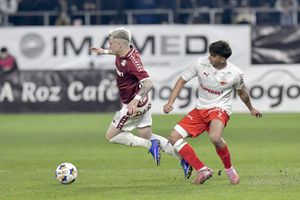 Rapid - Dinamo, derby de titlu » Petrila înscrie un GOL EXTRAORDINAR! „Câinii” au cerut fault