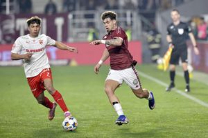 Rapid - Dinamo, derby de titlu » Petrila înscrie un GOL EXTRAORDINAR! „Câinii” au cerut fault