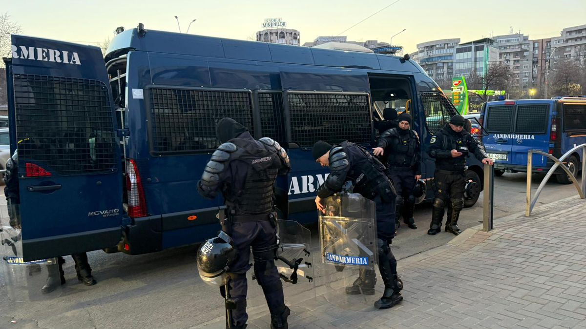 Rapid - Dinamo, corteo organizat de fanii „câinilor” înaintea ciocnirii din Giulești + imagini înaintea partidei