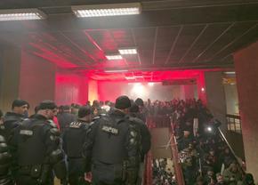 Derapaje rasiste incalificabile și „bombe” la metrou » Ce-a făcut galeria lui Dinamo în drum spre Giulești