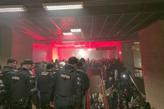 Derapaje rasiste incalificabile și „bombe” la metrou » Ce-a făcut galeria lui Dinamo în drum spre Giulești