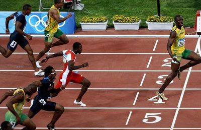 Genial! Imaginea de 600.000 de like-uri postată de Usain Bolt: „Practicam distanțarea socială încă din 2008” :)