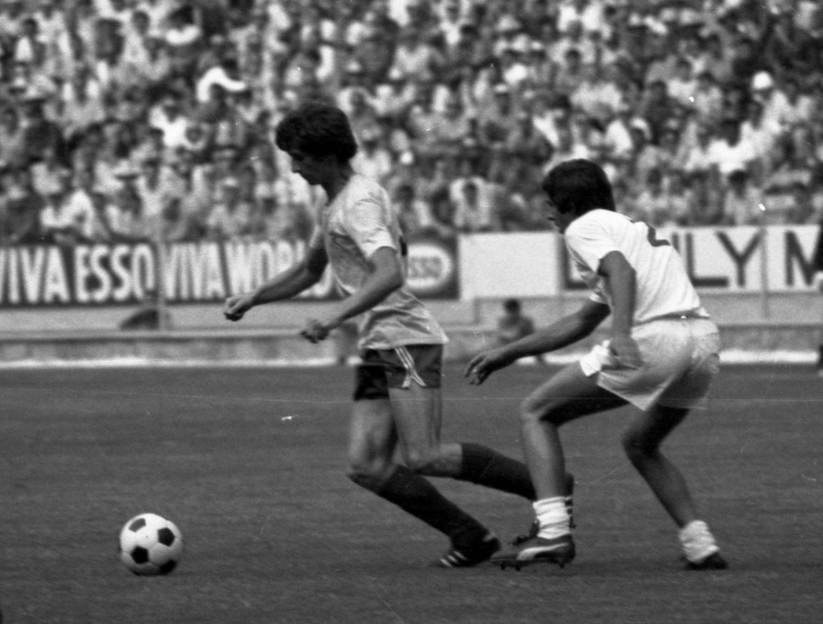 RETRO GSP. 39 de ani de la ultimul meci al lui Cornel Dinu la națională » Dezvăluiri incendiare: „Aș fi avut mai multe selecții, dar Liță Dumitru îi transmitea lui Piști că-l mai făceam bozgor”