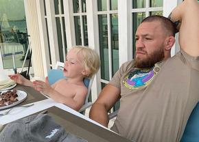 Conor McGregor, scene ireale cu fiul său de 3 ani: „Te-a lovit în spate, nu? Lovește-l în gură! Noi suntem regi”