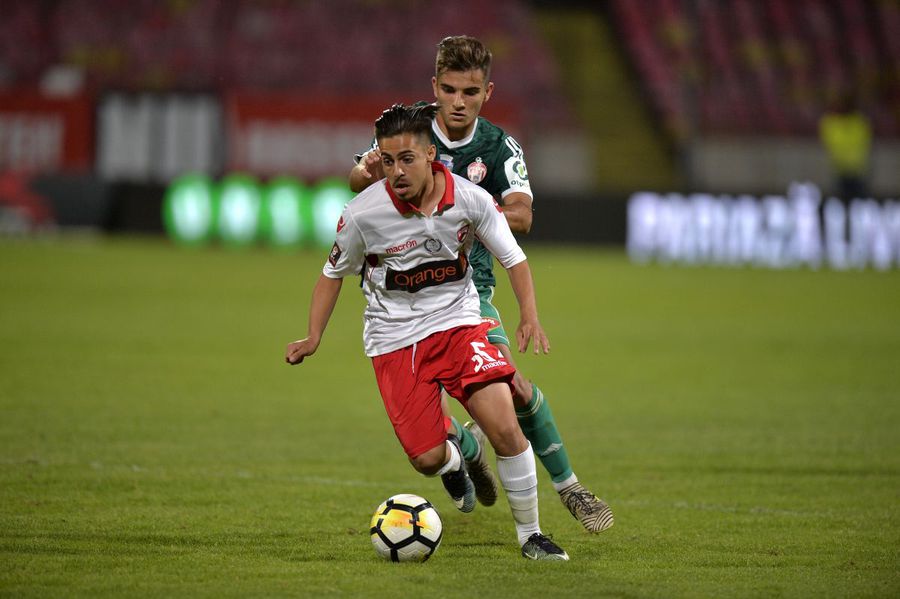 Florin Vasile a bifat 24 de minute în Liga 1 Un puști cotat de Dinamo la 4 milioane € desființează un antrenor și face acuzații grave la adresa unui șef: „Se dădea la mămicile jucătorilor!” + „Dacă ai «cașcaval» gros și o relație, ajungi în Liga 1”