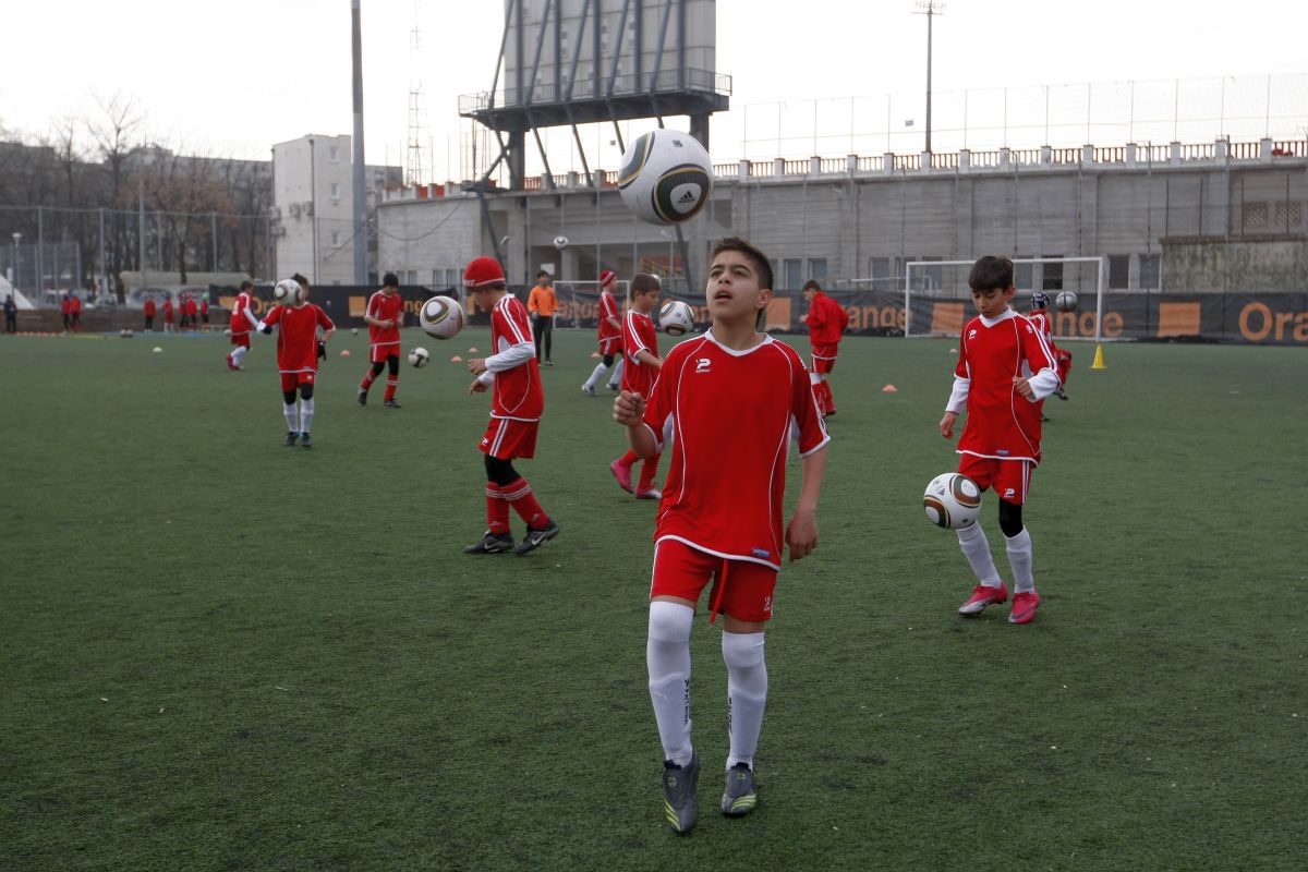 Un puști cotat de Dinamo la 4 milioane € desființează un antrenor și face acuzații grave la adresa unui șef: „Se dădea la mămicile jucătorilor!” + „Dacă ai «cașcaval» gros și o relație, ajungi în Liga 1”