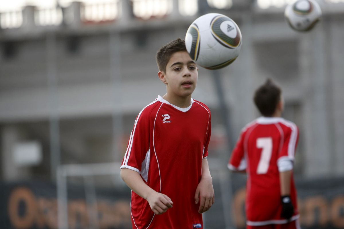 Un puști cotat de Dinamo la 4 milioane € desființează un antrenor și face acuzații grave la adresa unui șef: „Se dădea la mămicile jucătorilor!” + „Dacă ai «cașcaval» gros și o relație, ajungi în Liga 1”