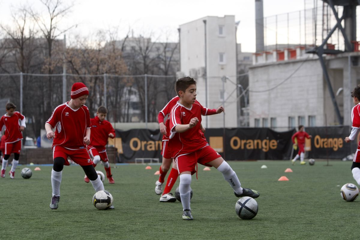 Un puști cotat de Dinamo la 4 milioane € desființează un antrenor și face acuzații grave la adresa unui șef: „Se dădea la mămicile jucătorilor!” + „Dacă ai «cașcaval» gros și o relație, ajungi în Liga 1”