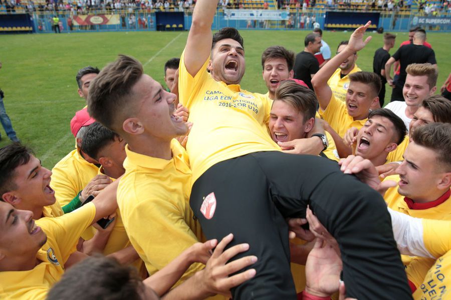 Florin Bratu a fost antrenorul lui „Rafa” Vasile Un puști cotat de Dinamo la 4 milioane € desființează un antrenor și face acuzații grave la adresa unui șef: „Se dădea la mămicile jucătorilor!” + „Dacă ai «cașcaval» gros și o relație, ajungi în Liga 1”