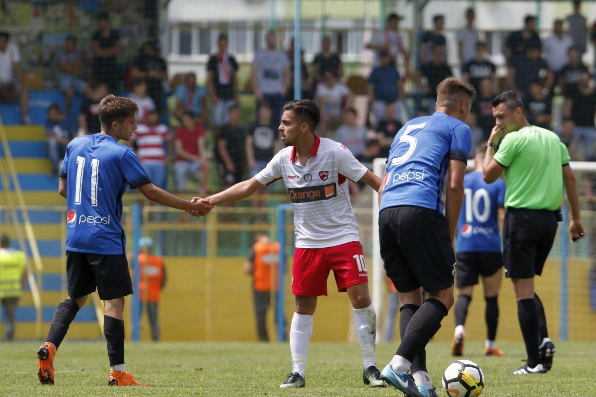 Un puști cotat de Dinamo la 4 milioane € desființează un antrenor și face acuzații grave la adresa unui șef: „Se dădea la mămicile jucătorilor!” + „Dacă ai «cașcaval» gros și o relație, ajungi în Liga 1”