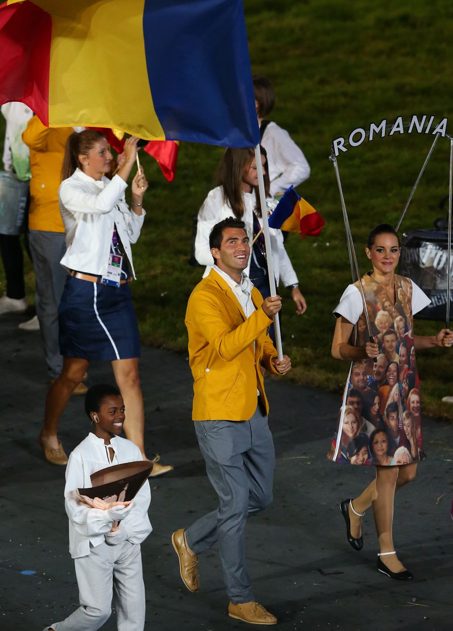 Horia Tecău privind mândru spre drapel la Londra 2012 FOTO Guliver/GettyImages Horia Tecău privind mândru spre drapel la Londra 2012 FOTO Guliver/GettyImages