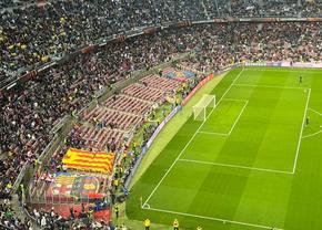 Barcelona - Frankfurt. Ultrașii catalani au părăsit la pauză peluza de pe Camp Nou, în semn de protest