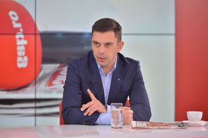 Eduard Novak, atac dur după decizia CCR: „Domnule Stroe, felicitări, ați mai realizat încă o «performanță» pe lângă faptul că ați apărut în chiloți!”