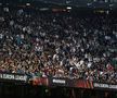 Barcelona - Frankfurt. Ultrașii catalani au părăsit la pauză peluza de pe Camp Nou, în semn de protest