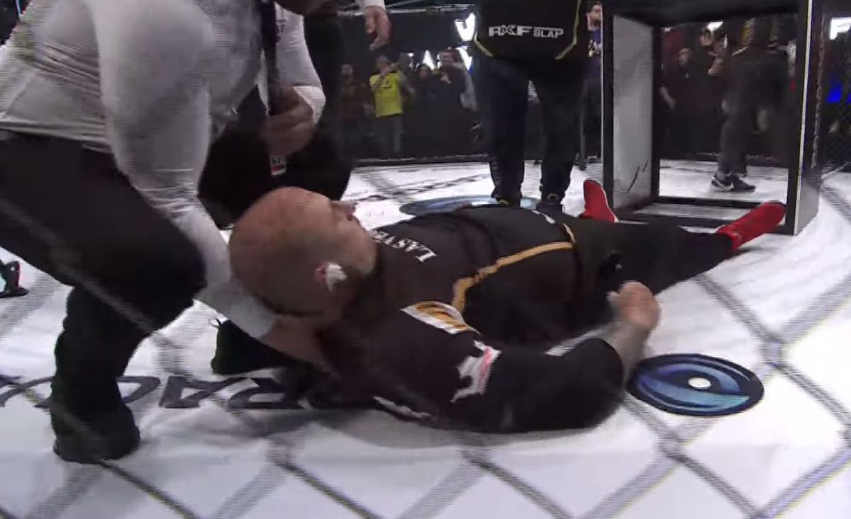 Cea mai brutală competiție din România a revenit » Imagini șocante la finală: KO dintr-o singură palmă! Câți bani a încasat câștigătorul