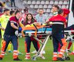 Luca Mihai e urcat în ambulanță având mască de oxigen la gură Foto: Ionuț Iordache (gsp.ro)