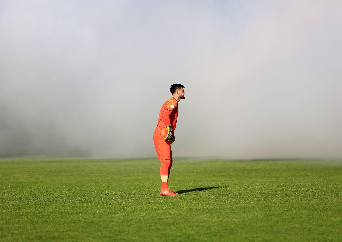 Scenografia ultrașilor români din Liga 3 a făcut înconjurul lumii: „In vino veritas”