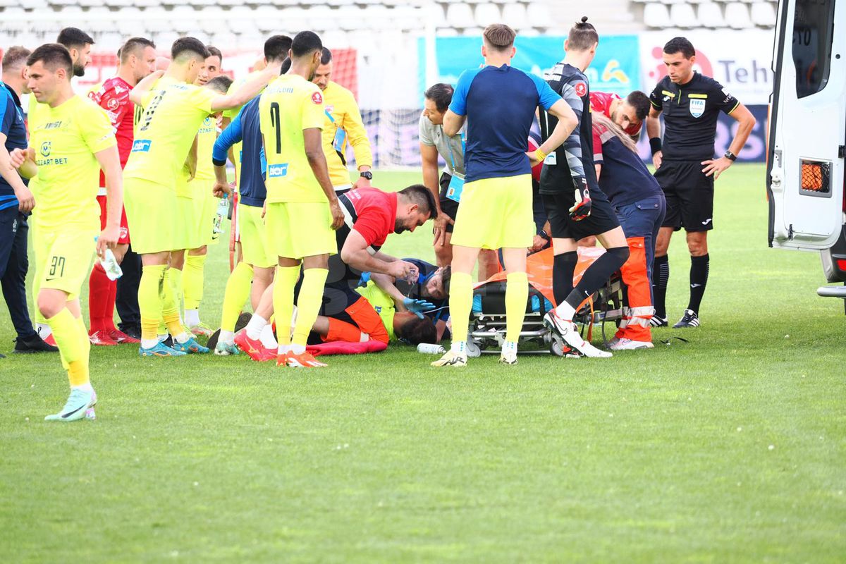 Clipe înspăimântătoare sub ochii copiilor, la Dinamo - Poli Iași » Mama fotbalistului lăsat lat de Homawoo, în lacrimi la ușile ambulanței