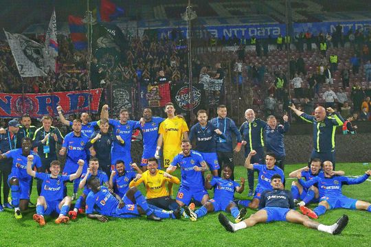 La FCSB e sărbătoare după victoria cu CFR Cluj, iar mirosul de titlu plutește în aer / FOTO: Cristi Preda